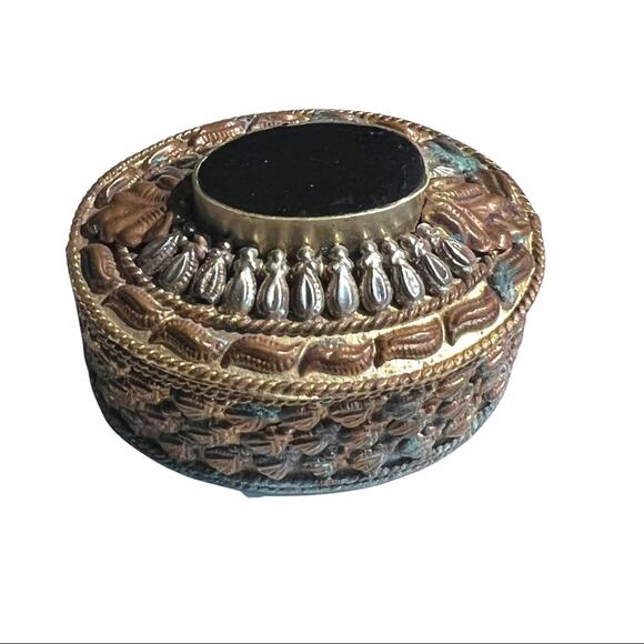 Vintage Velvet Lined Ring Box Brass Copper Embellished with Black Oval Stone - Picture 9 of 9